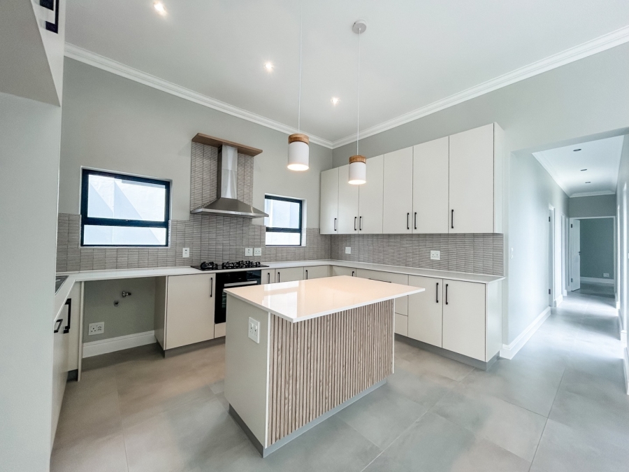 To Let 3 Bedroom Property for Rent in Sandown Western Cape